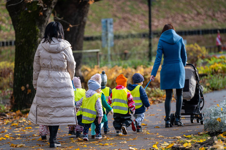 Kinder teachers walking with children